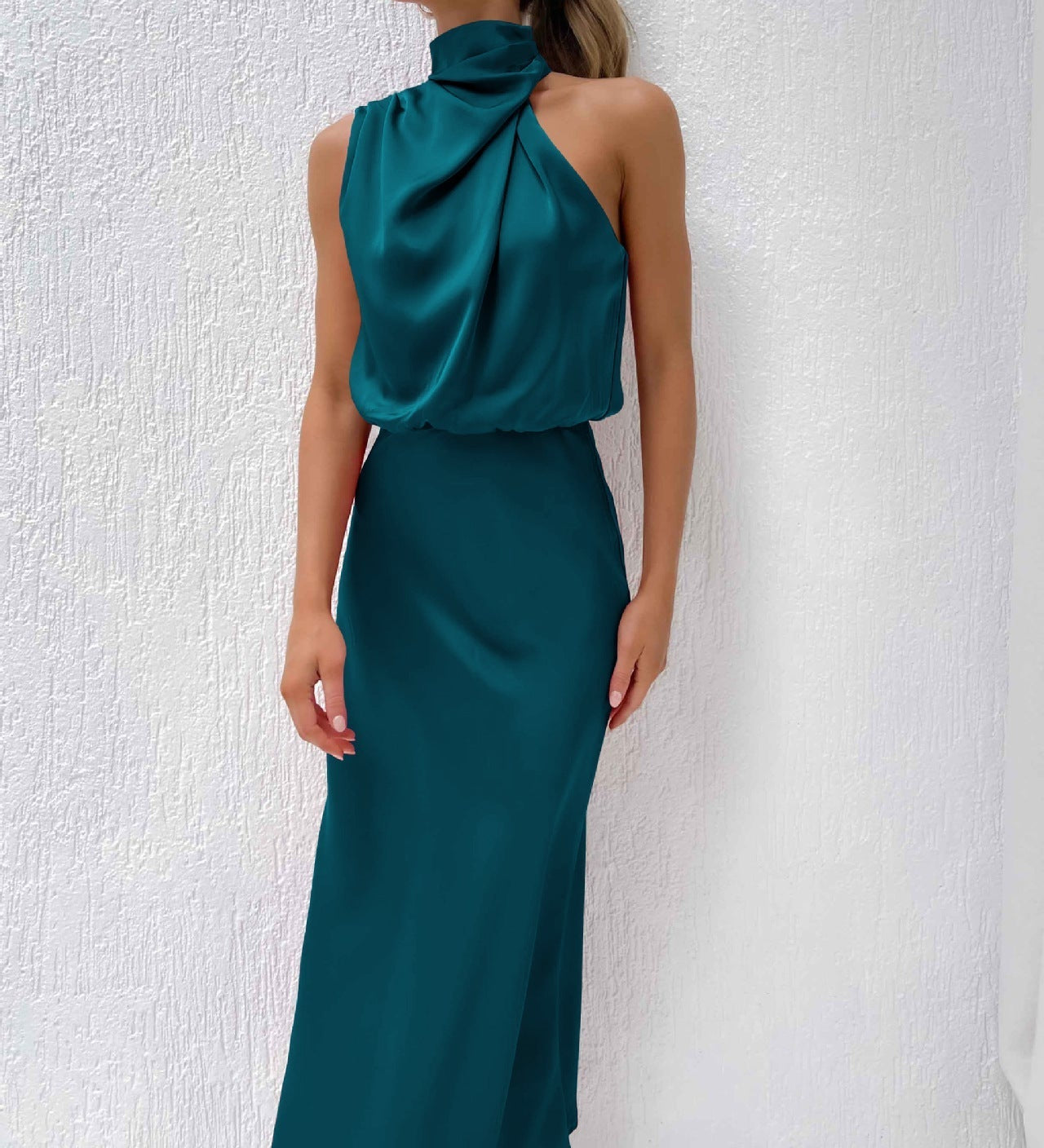 Tyra | Elegancka wieczorowa sukienka z dekoltem halter